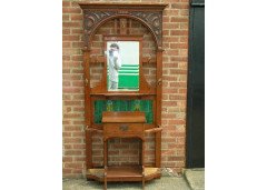 Harris Lebus. An Arts & Crafts Oak hallstand - Thumbnail 2