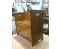 An Arts & Crafts Oak settle - Thumbnail 2
