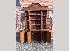 Howard and Sons. exquisite and fine quality (1/4 sawn) Oak breakfront bookcase - Thumbnail 5