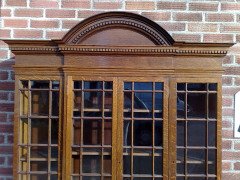 Howard and Sons. exquisite and fine quality (1/4 sawn) Oak breakfront bookcase - Thumbnail 7