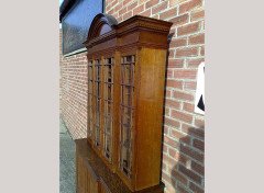Howard and Sons. exquisite and fine quality (1/4 sawn) Oak breakfront bookcase - Thumbnail 11