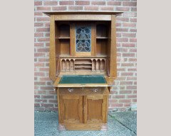 G M Ellwood for J S Henry. A stunning Arts and Crafts oak bureau bookcase - Thumbnail 3