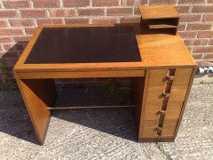 A Well Designed 1930's Oak Desk - Thumbnail 2