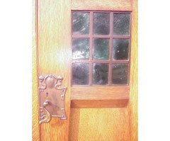 Harris Lebus. An Arts & Crafts Oak treble wardrobe in the Glasgow Style - Thumbnail 4