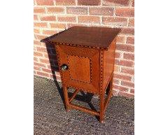 Waring & Gillow. An Arts & Crafts Oak bedside cabinet In the style of M. H. Baillie Scott - Thumbnail 3