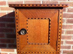 Waring & Gillow. An Arts & Crafts Oak bedside cabinet In the style of M. H. Baillie Scott - Thumbnail 4