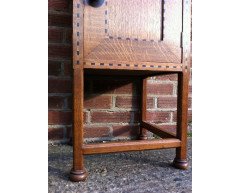 Waring & Gillow. An Arts & Crafts Oak bedside cabinet In the style of M. H. Baillie Scott - Thumbnail 6