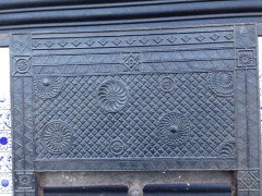 Thomas Jeckyll for Barnard Bishop and Barnard. Rare complete cast iron fire insert with original blue floral tiles - Thumbnail 5
