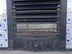 Thomas Jeckyll for Barnard Bishop and Barnard. Rare complete cast iron fire insert with original blue floral tiles - Thumbnail 11