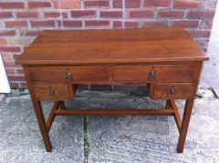 Wylie & Lochhead, attributed. A Good Quality Arts & Crafts Oak Four-drawer Kneehole Desk - Thumbnail 3