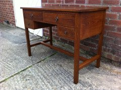 Wylie & Lochhead, attributed. A Good Quality Arts & Crafts Oak Four-drawer Kneehole Desk - Thumbnail 4