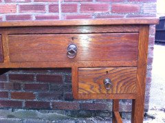Wylie & Lochhead, attributed. A Good Quality Arts & Crafts Oak Four-drawer Kneehole Desk - Thumbnail 5