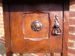 An Arts and Crafts Oak Bedside Cabinet in the Glasgow-Style - Thumbnail 4