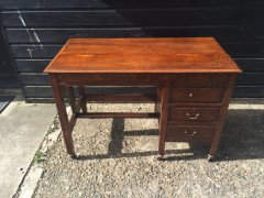 A rare well designed very Well-Crafted Arts Crafts metamorphic knee hole quarter sawn Oak architects or artist desk - Thumbnail 2