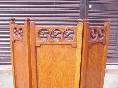 Arts & Crafts Folding Oak Firescreen with Stylised Ying Yang Carved Fretwork - Thumbnail 2