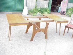 A French Arts and Crafts oak extending dining table  - Thumbnail 4