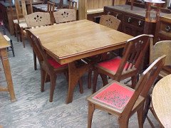 A French Arts & Crafts Oak extending dining table - Thumbnail 6