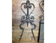 A good set of four Arts & Crafts hand made fire utensils with dogs heads - Thumbnail 6