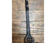 A good set of four Arts & Crafts hand made fire utensils with dogs heads - Thumbnail 7