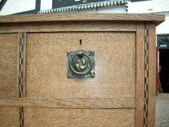 An Arts & Crafts Oak inlaid chest of drawers - Thumbnail 3
