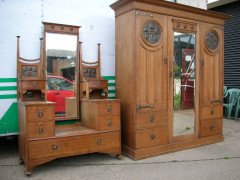 Shapland & Petter. Oak bedroom pair with matching double bed - Thumbnail 2