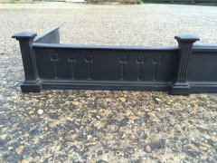 An Arts & Crafts brass and cast iron retractable fender - Thumbnail 4