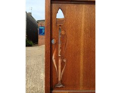 An impressive Arts & Crafts Oak dressing table with pewter and ebony stylised floral inlays. - Thumbnail 4