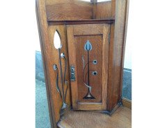 An impressive Arts & Crafts Oak dressing table with pewter and ebony stylised floral inlays. - Thumbnail 5