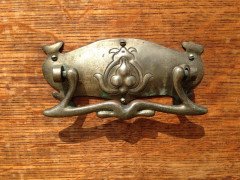 An impressive Arts & Crafts Oak dressing table with pewter and ebony stylised floral inlays. - Thumbnail 10