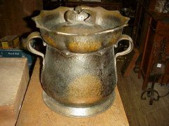 Arts & Crafts Hammered Copper Fire Bucket with Sunflower Rim c.1900 - Thumbnail 2
