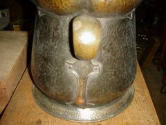 Arts & Crafts Hammered Copper Fire Bucket with Sunflower Rim c.1900 - Thumbnail 4