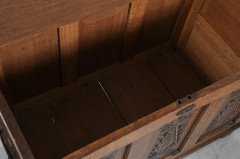 An Cotswold style Arts & Crafts Oak trunk with fine metalwork - Thumbnail 6