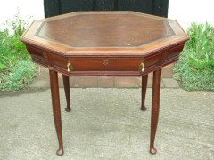 Henry Vandevelde, Style of. A well designed octagonal continental Library table - Thumbnail 1