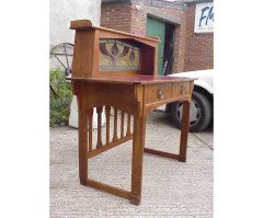Shapland & Petter. A superb walnut Arts & Crafts two-drawer desk - Thumbnail 2