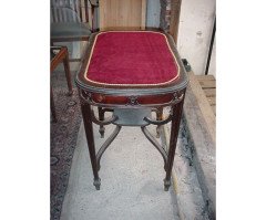 Louis Majorelle. Art Nouveau 'D' end sidetable - Thumbnail 2