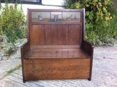 Liberty & Co. An Arts & Crafts Oak settle - Thumbnail 2