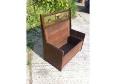 Liberty and Co. An Arts and Crafts oak settle - Thumbnail 3
