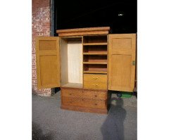 Lamb of Manchester. A compactum style wardrobe with castellated cornice - Thumbnail 5