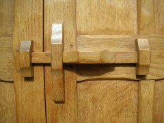 A wonderful quality Oak wardrobe with Adze detailing throughou - Thumbnail 6