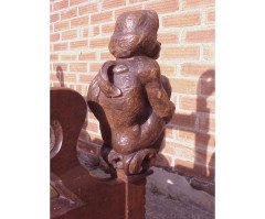 A Celtic Arts & Crafts carved Oak settle with carved dragons to the tops - Thumbnail 30