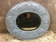 An Arts & Crafts pewter mirror with decorative heart and abstract line details - Thumbnail 3
