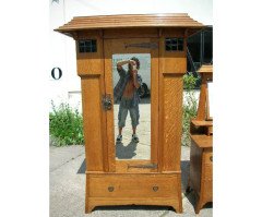 Harris Lebus. An Arts & Crafts Oak bedroom pair - Thumbnail 2