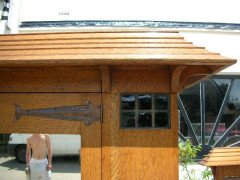 Harris Lebus. An Arts & Crafts Oak bedroom pair - Thumbnail 4