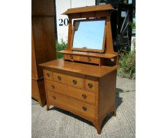 Harris Lebus. An Arts & Crafts Oak bedroom pair - Thumbnail 9
