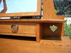 Harris Lebus. An Arts & Crafts Oak bedroom pair - Thumbnail 12