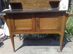 Harris Lebus retailed by Liberty & Co. An Arts & Crafts Oak washstand - Thumbnail 3