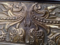 A stunning Arts & Crafts oak-framed copper mirror - Thumbnail 6