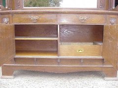 Wylie & Lochhead. A Good Quality Oak Arts & Crafts Glasgow-Style Sideboard - Thumbnail 3