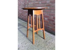 Waring & Gillow. A Well-Crafted Arts & Crafts Oak side table - Thumbnail 3