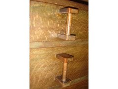 Liberty & Co. An Atheleston (1/4 sawn) Oak chest of drawers - Thumbnail 4